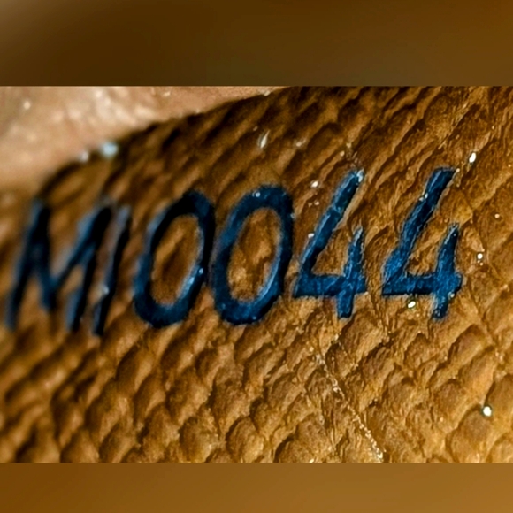 Louis Vuitton Vtg Monogram Compact Zip Around Bi aFold Wallet - Picture 4 of 16